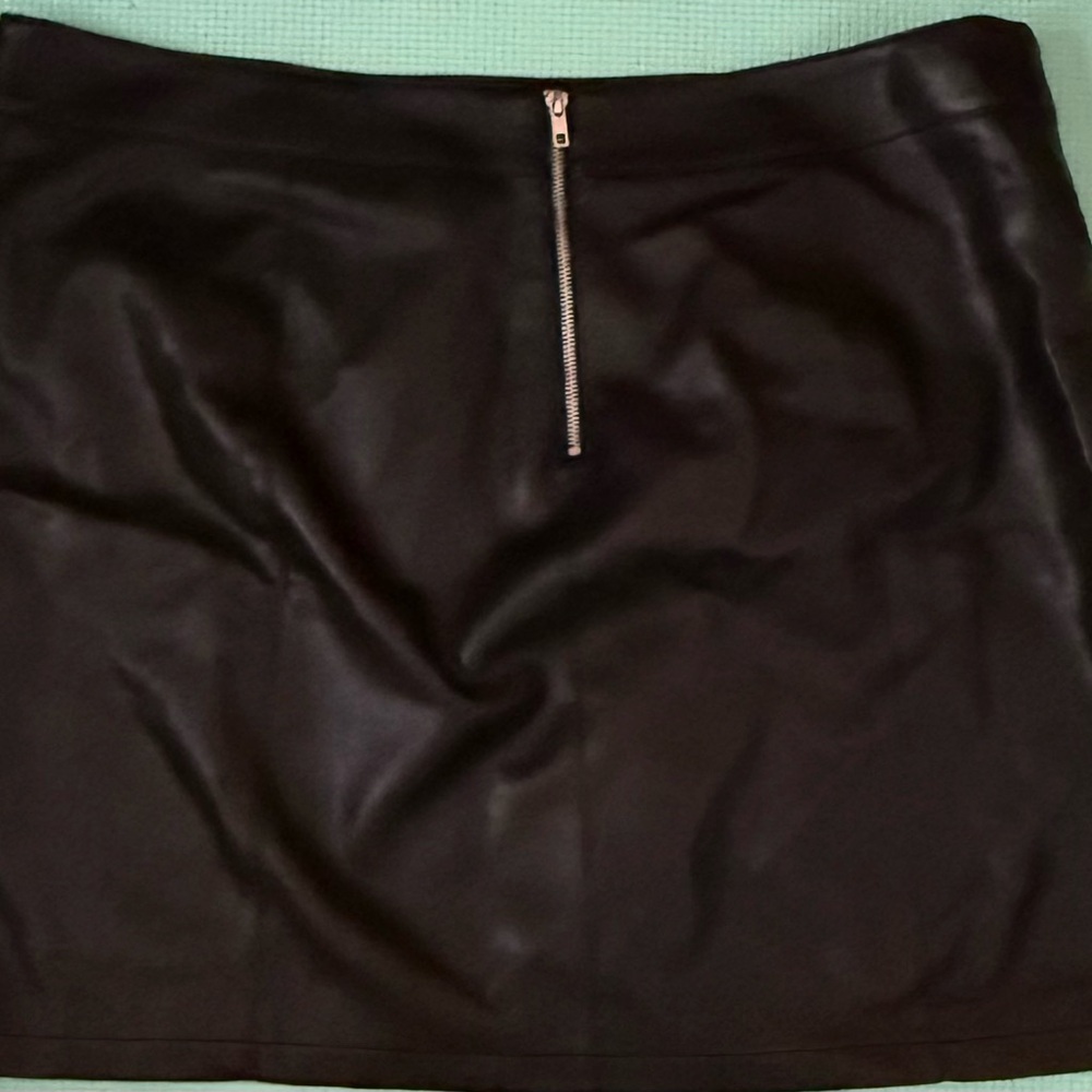 Elegant Black Leather Skirt